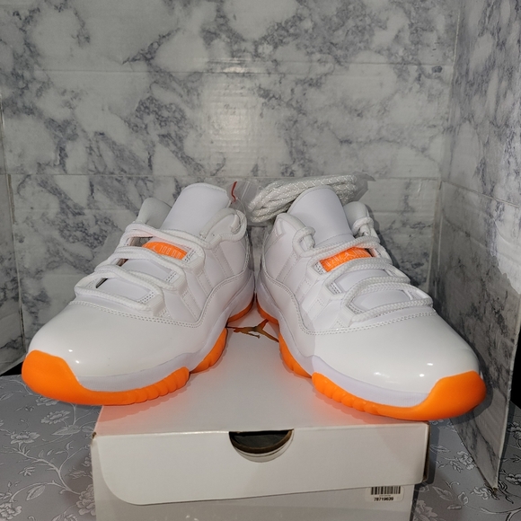 NEW Women’s Air Jordan 11 Retro Low Bright Citrus- US 7 - Picture 8 of 9